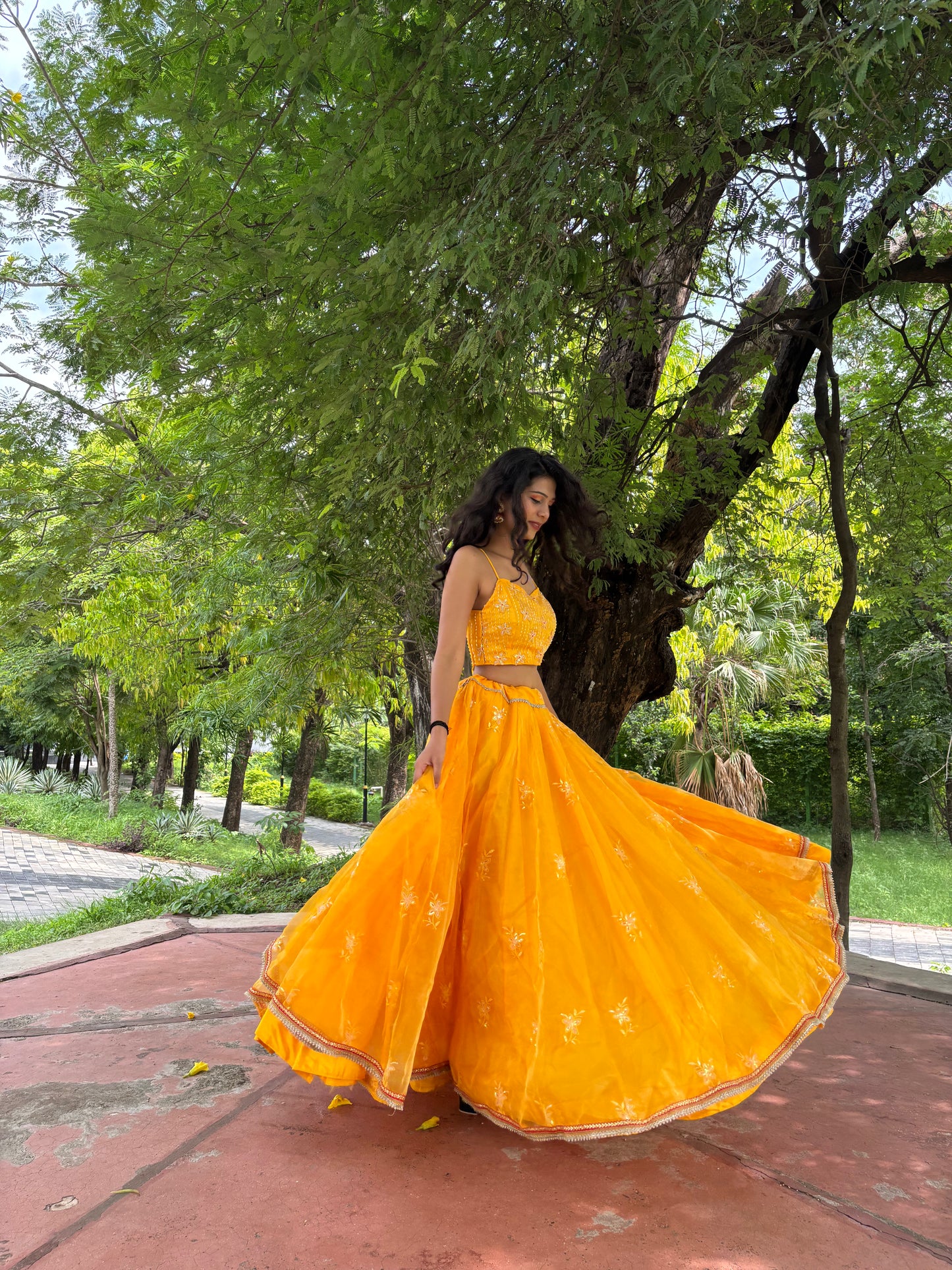 Yellow Butti Organza Lehenga