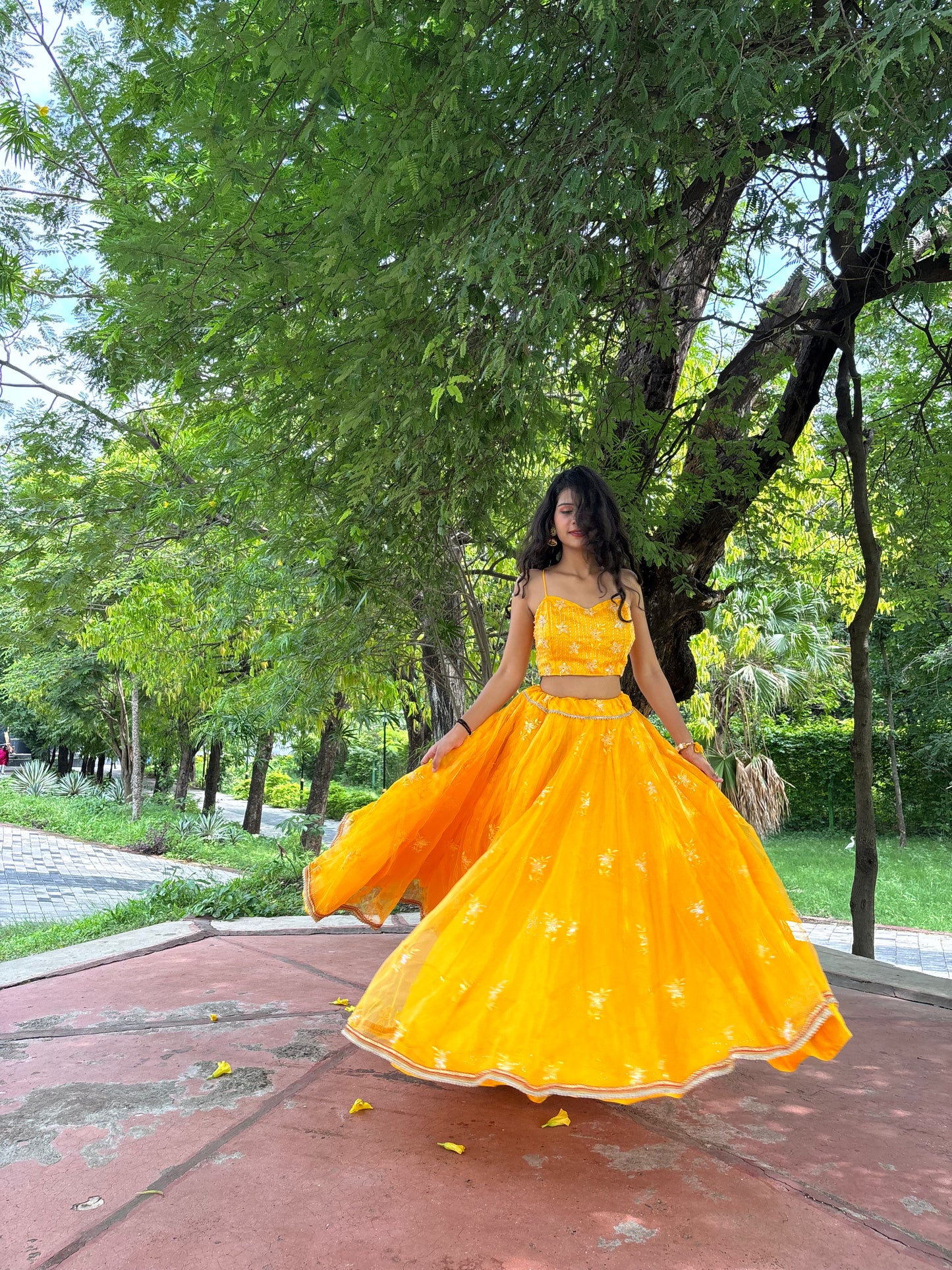 Yellow Butti Organza Lehenga